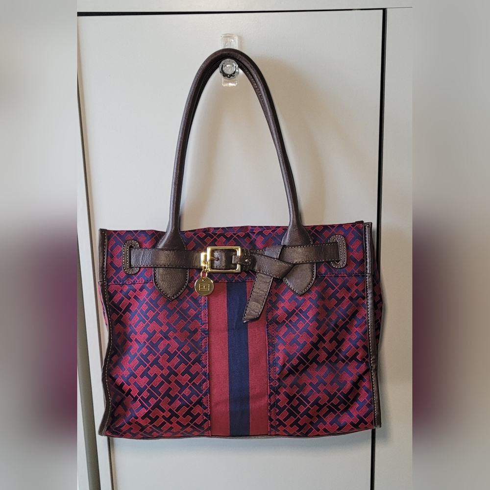 Chic Tote Bag with Red and Blue Pattern